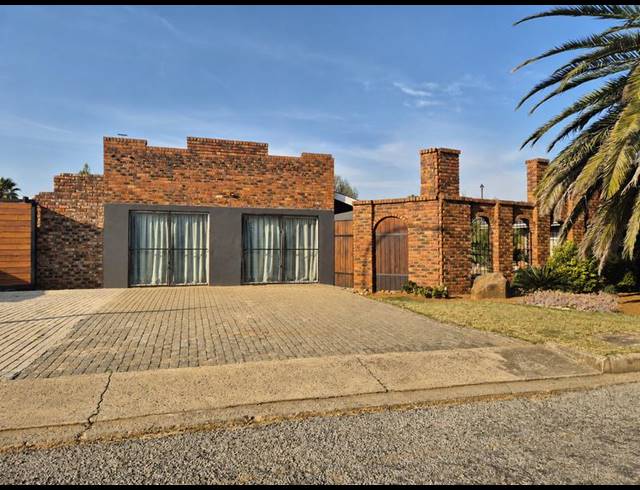 4 BEDROOM HOUSE FOR SALE IN MEYERHOF